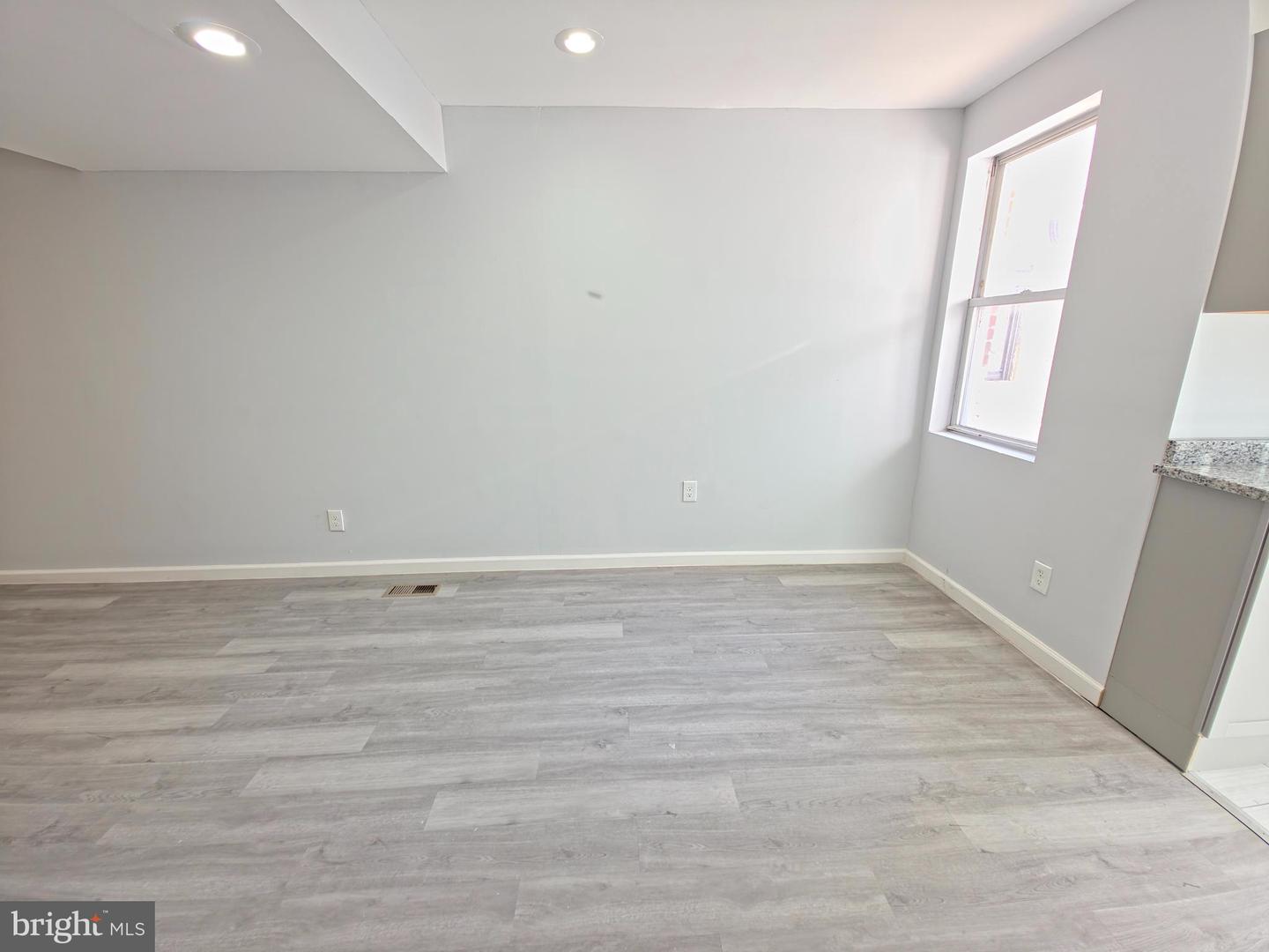 3934 Howland St Property Photo 8