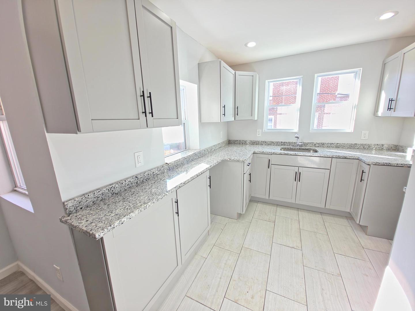 3934 Howland St Property Photo 10