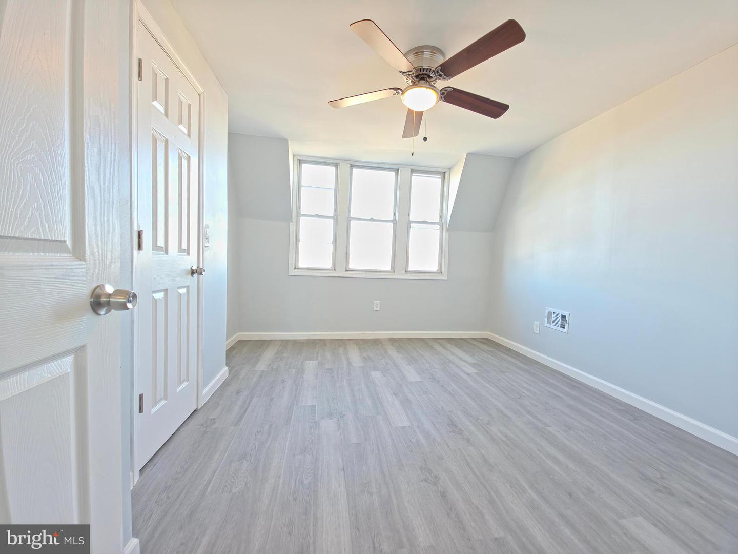 3934 Howland St Property Photo 16