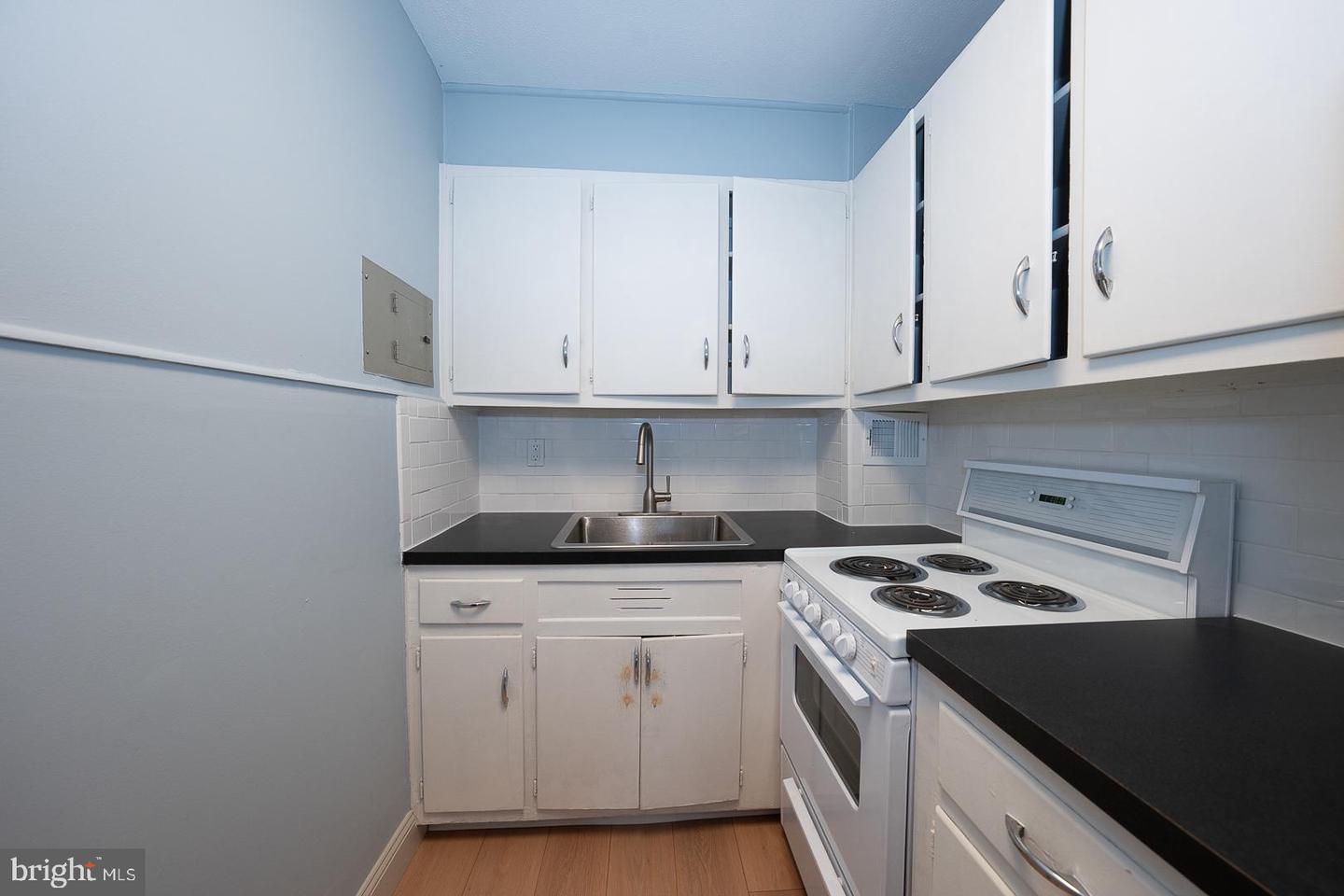 118 S 21st St #1007 Property Photo 5