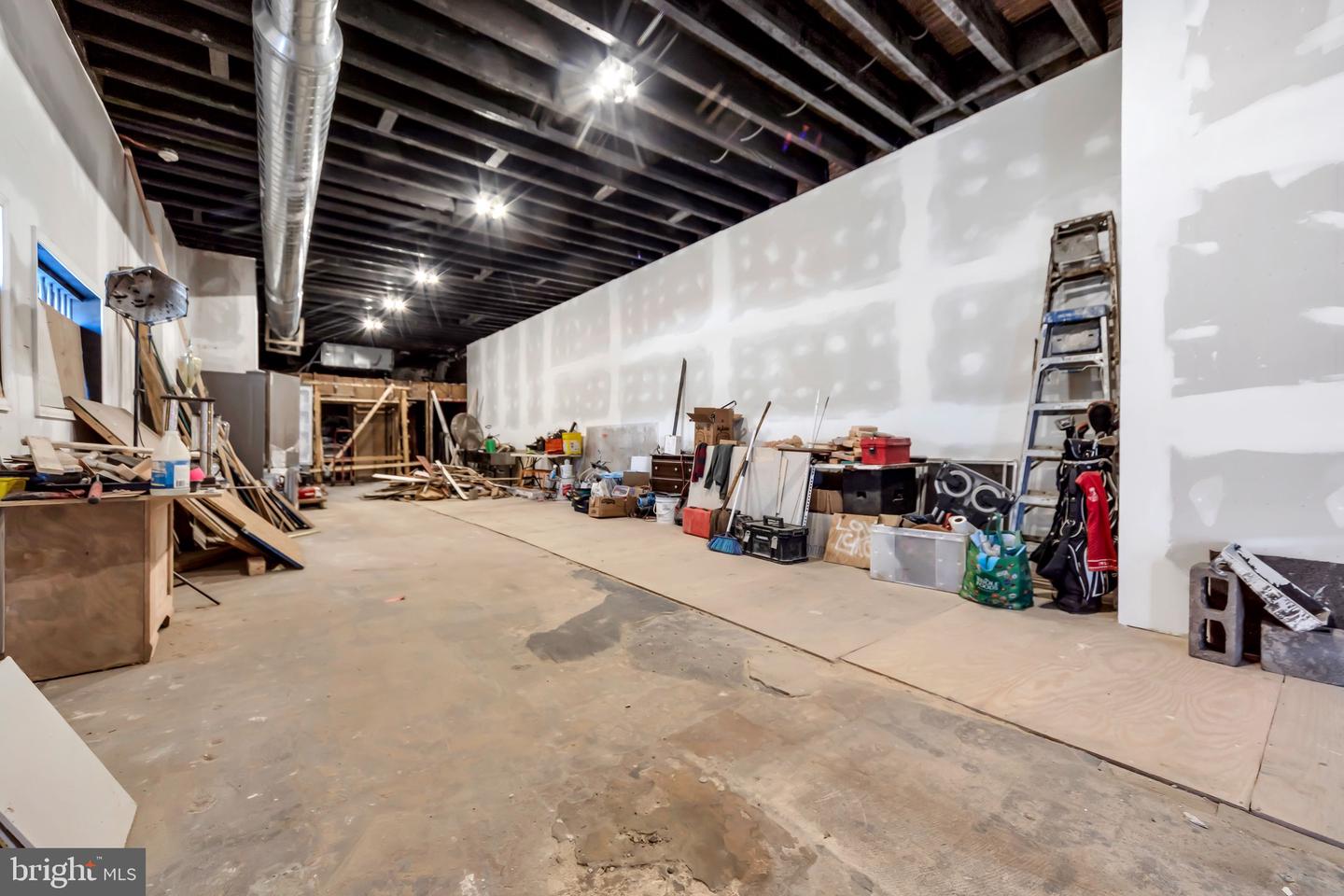 5853 Market St Property Photo 4