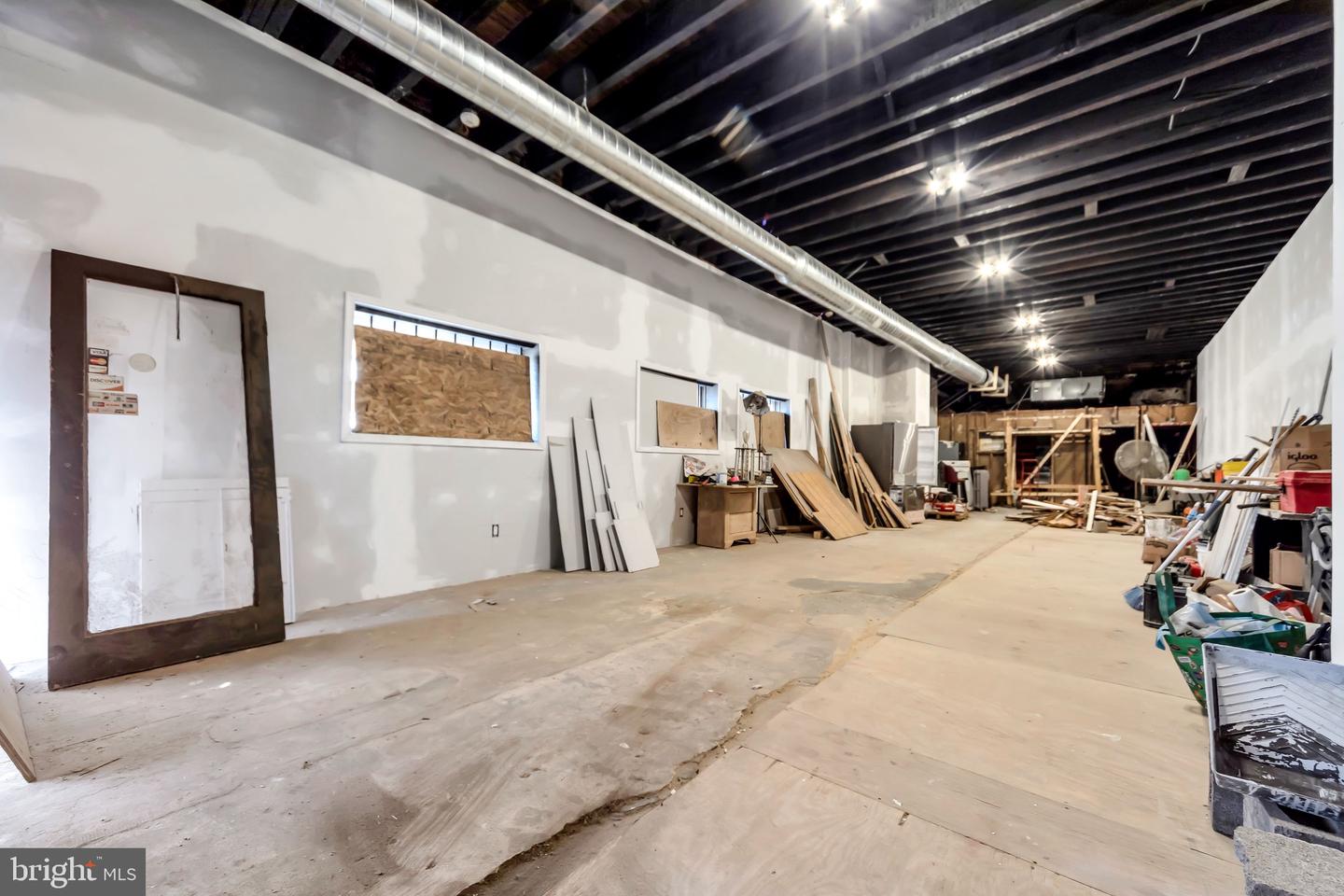 5853 Market St Property Photo 6