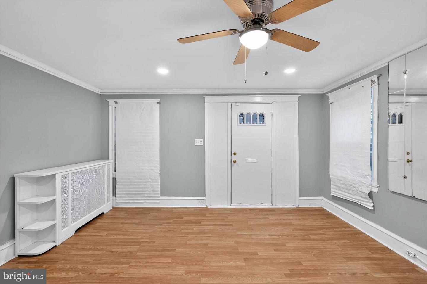 5712 Sansom St Property Photo 3