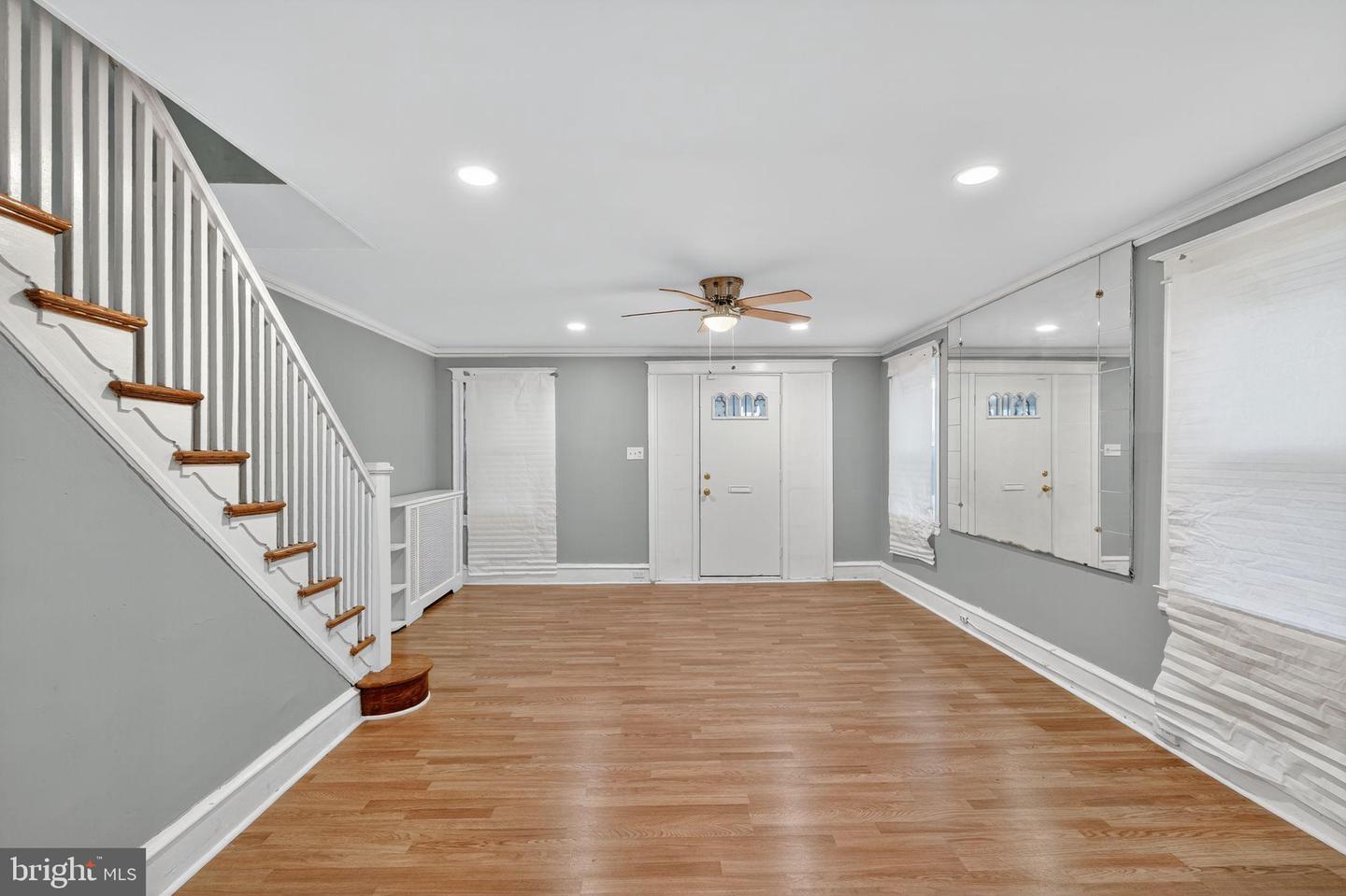 5712 Sansom St Property Photo 4