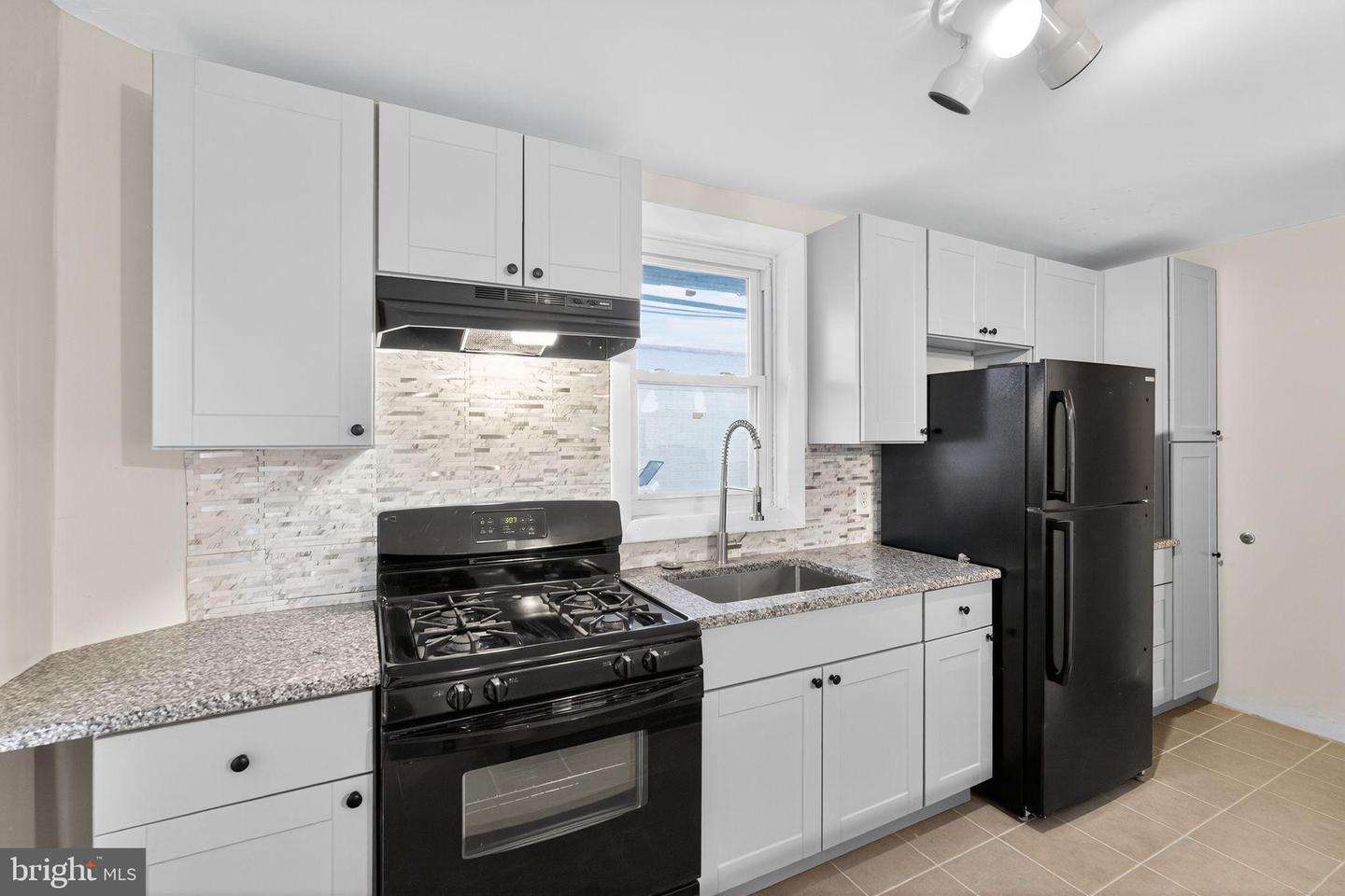5712 Sansom St Property Photo 16
