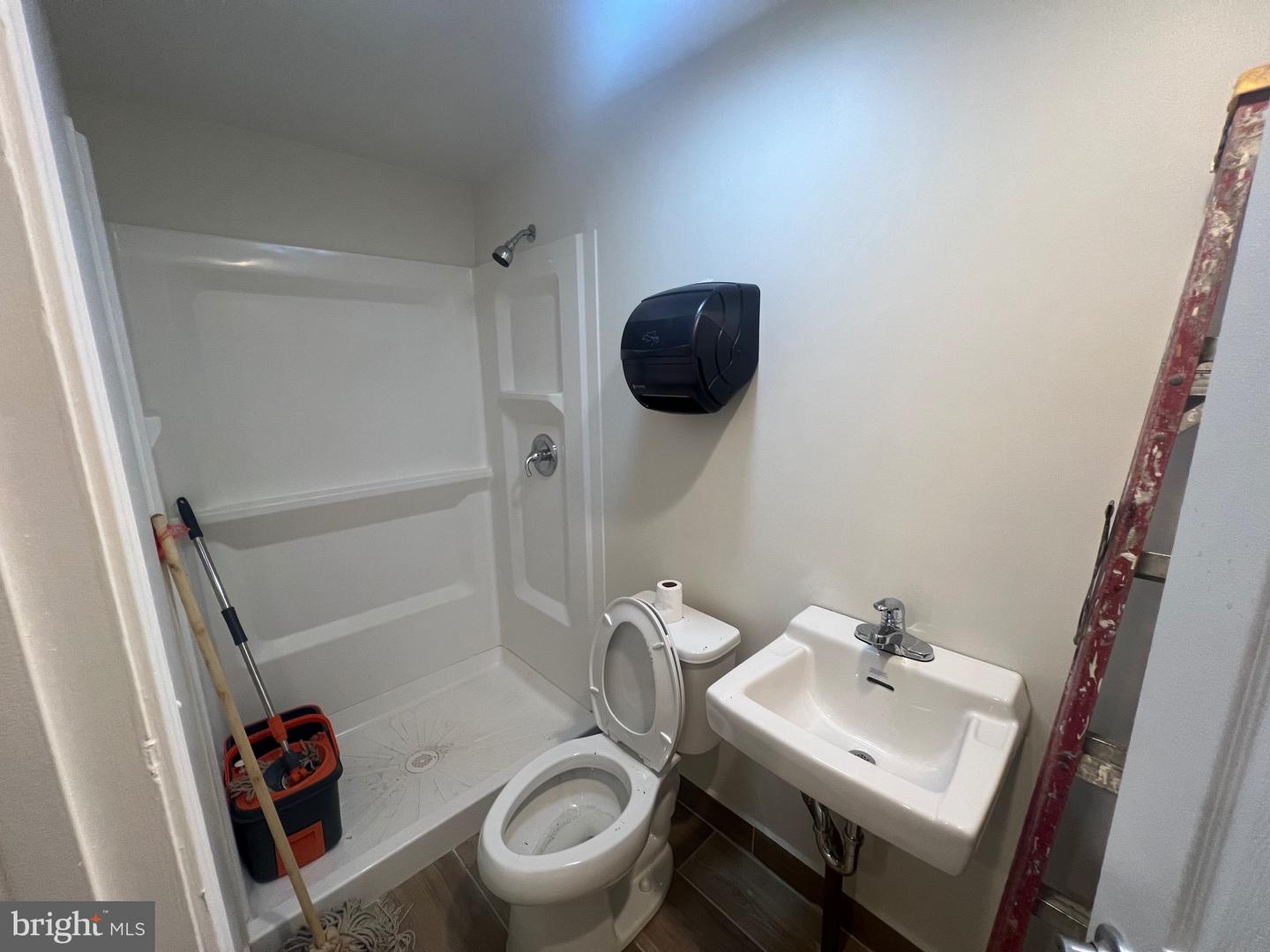1004 Arch St #2nd Floor Property Photo 11
