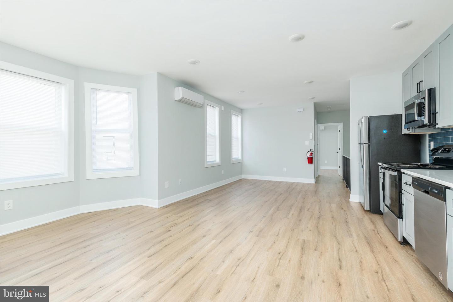 2914 W Oxford St Property Photo 3