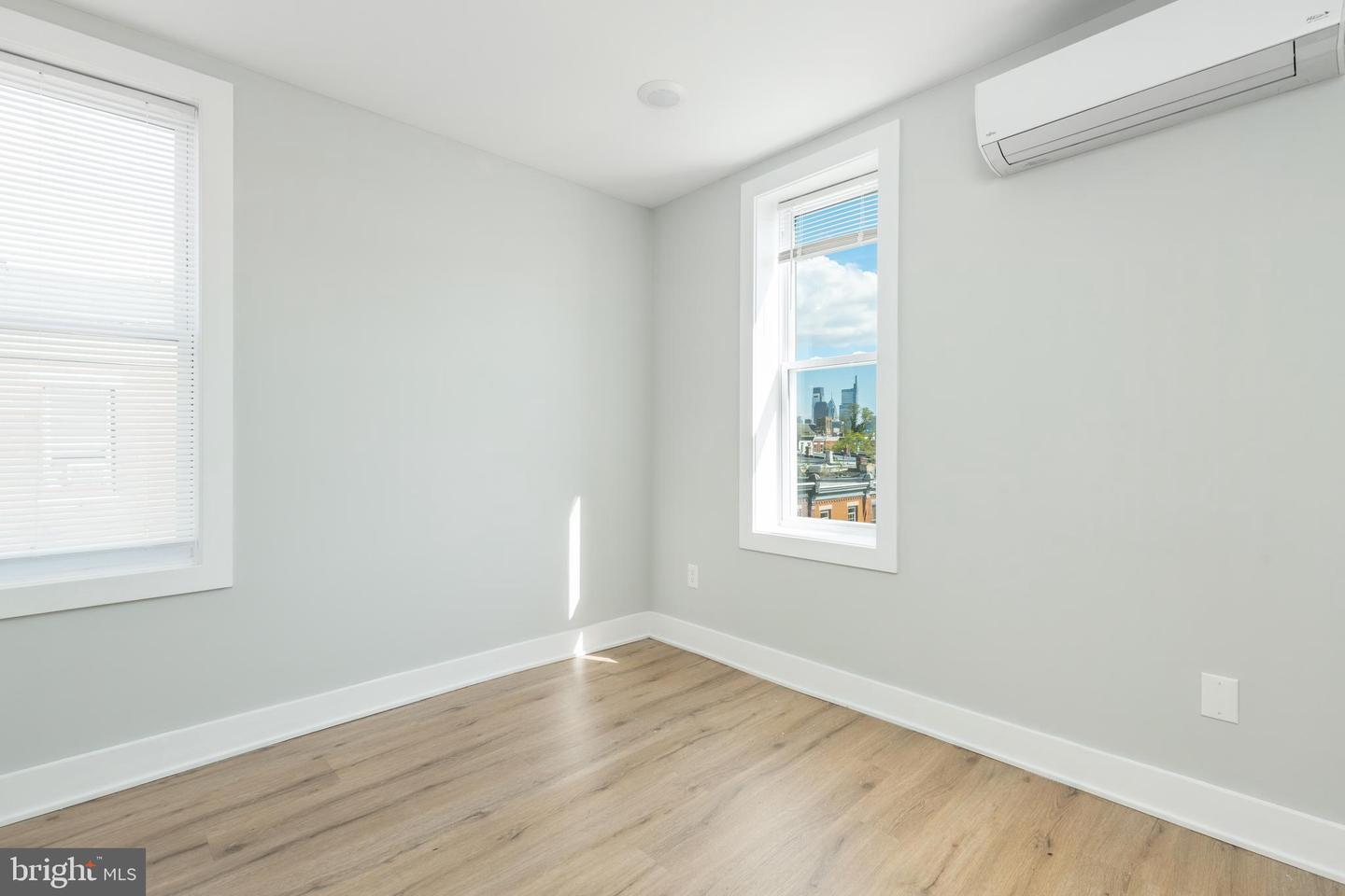 2914 W Oxford St Property Photo 24