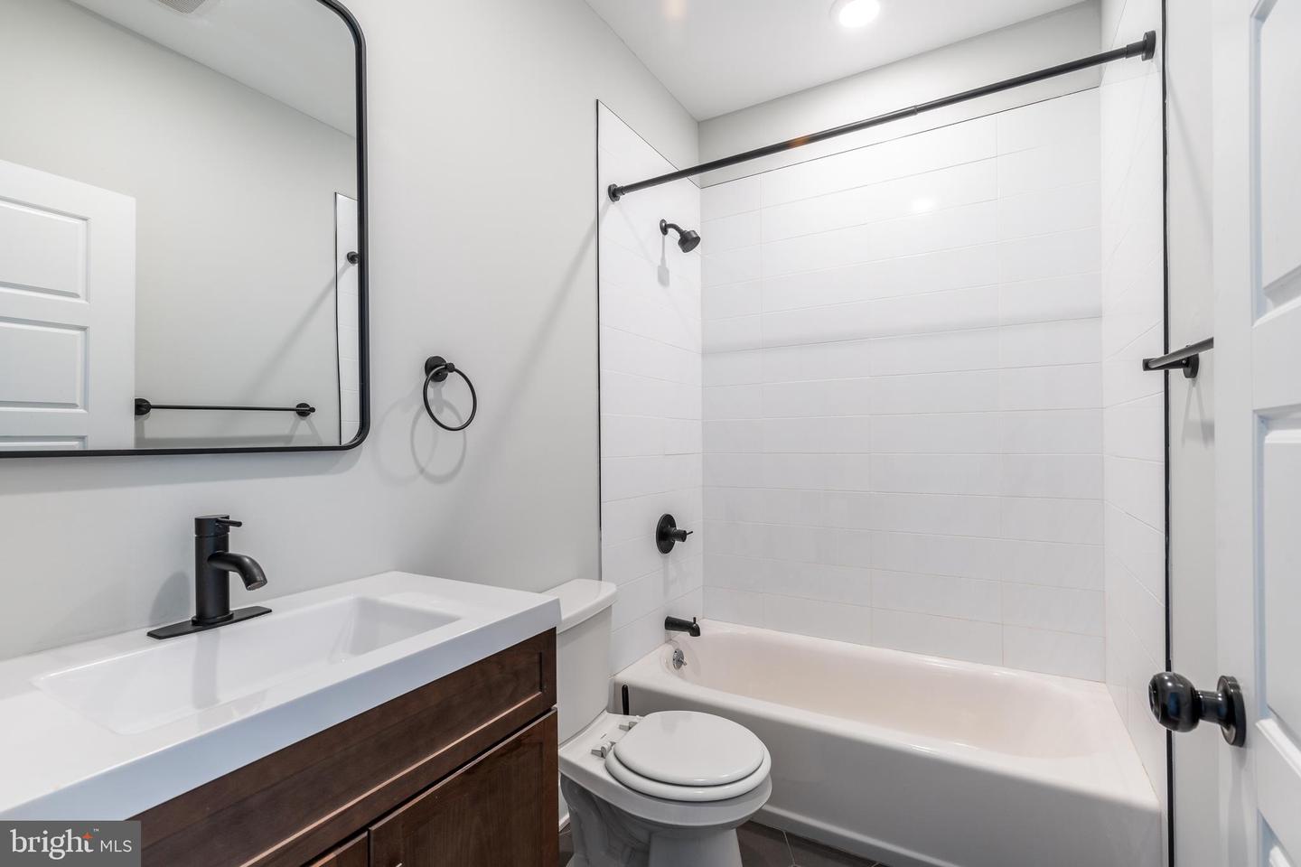 2914 W Oxford St Property Photo 32