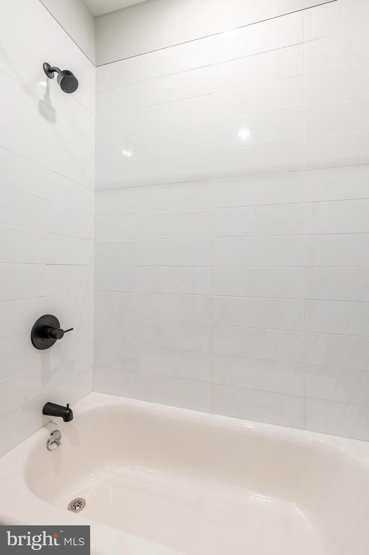 2914 W Oxford St Property Photo 33
