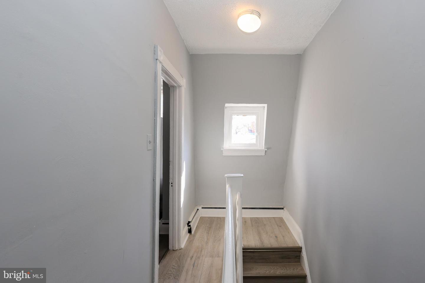 76 W Sharpnack St Property Photo 9