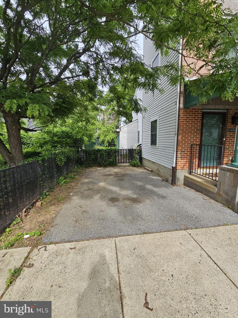 1400 N Bouvier St Property Photo 3