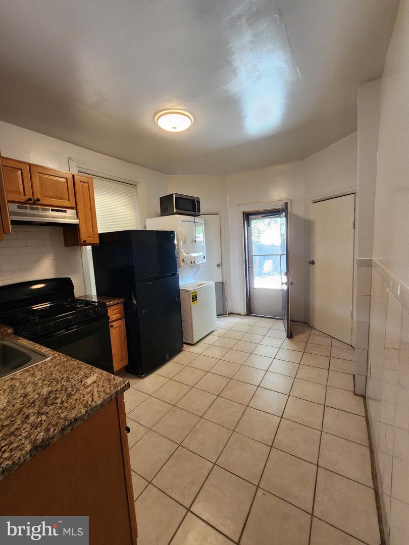 1831 N Croskey St Property Photo 6