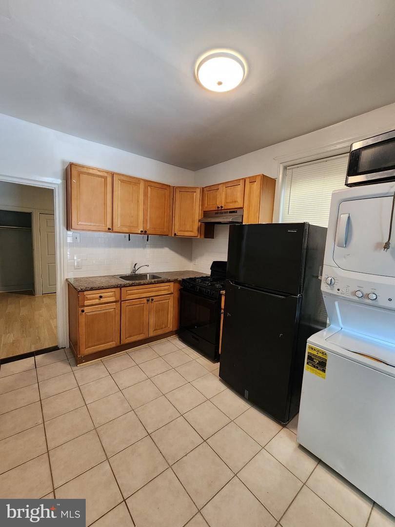 1831 N Croskey St Property Photo 8