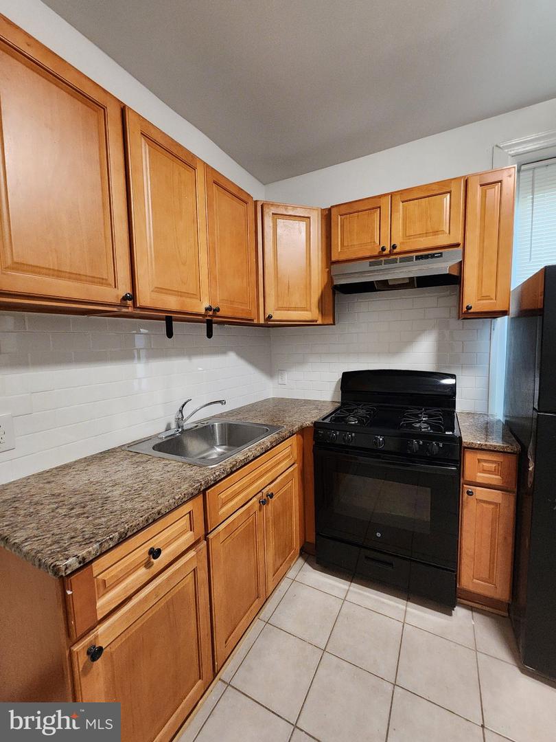 1831 N Croskey St Property Photo 9