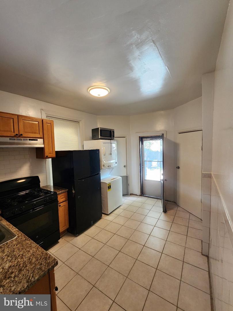 1831 N Croskey St Property Photo 10