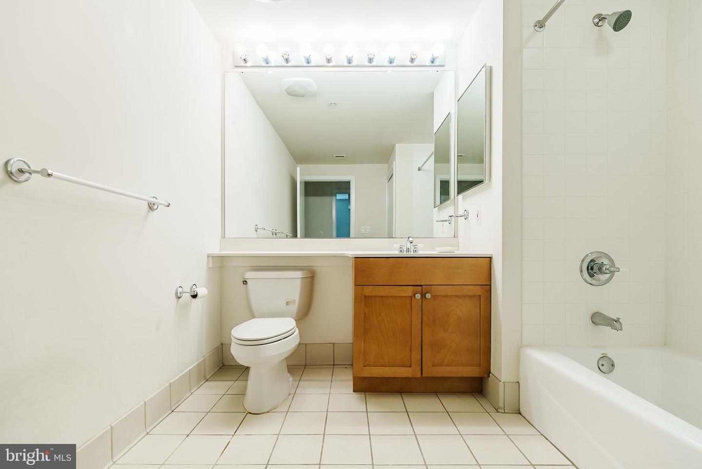 717 S Chris Columbus Blvd #517 Property Photo 8