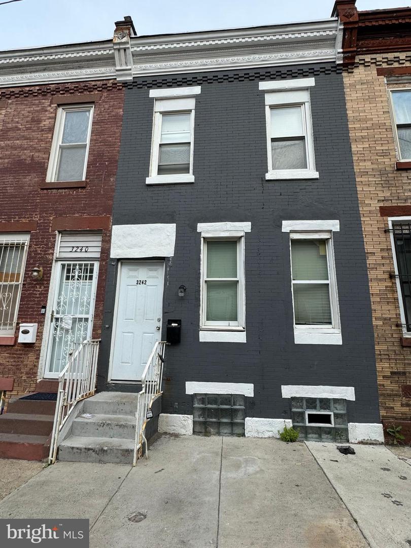 3242 N Randolph St Property Photo 1