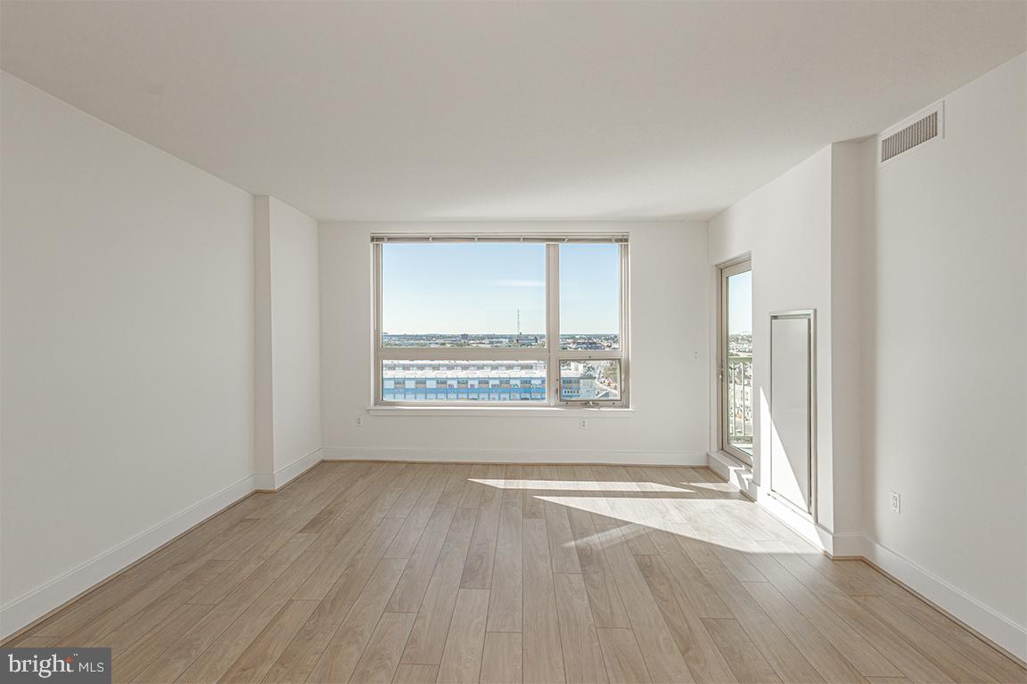 717 S Chris Columbus Blvd #814 Property Photo 15