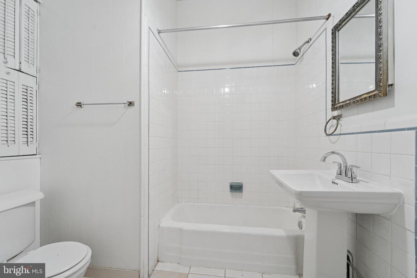 320 S 42nd St Property Photo 3
