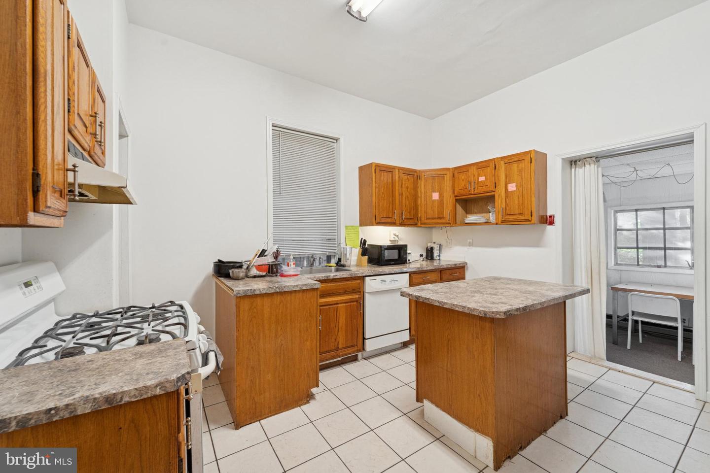 320 S 42nd St Property Photo 8