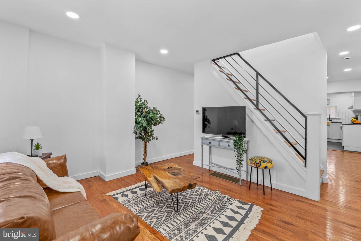 5942 N NORWOOD ST Property Photo 1