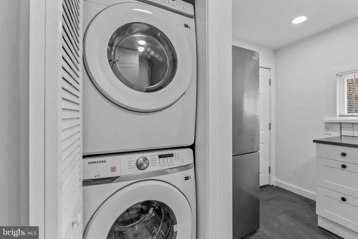 5942 N Norwood St Property Photo 13