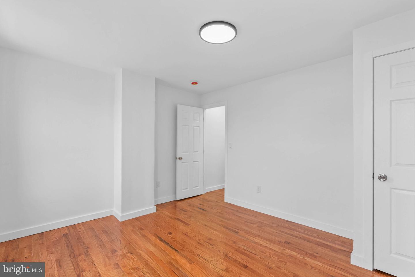 5942 N Norwood St Property Photo 15