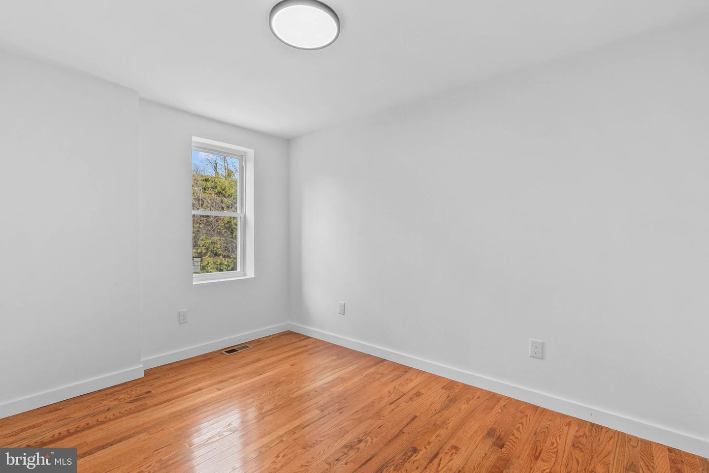 5942 N Norwood St Property Photo 18