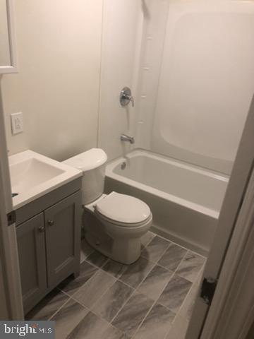 137 N Dearborn St Property Photo 3