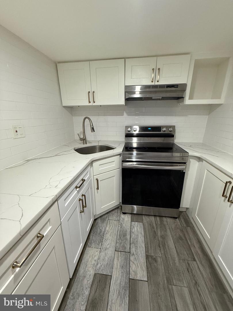 1224 Carlton St Property Photo 1