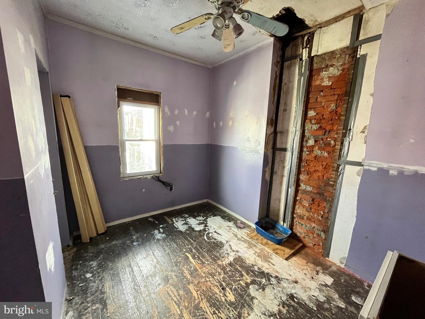 1929 E Thayer St Property Photo 6
