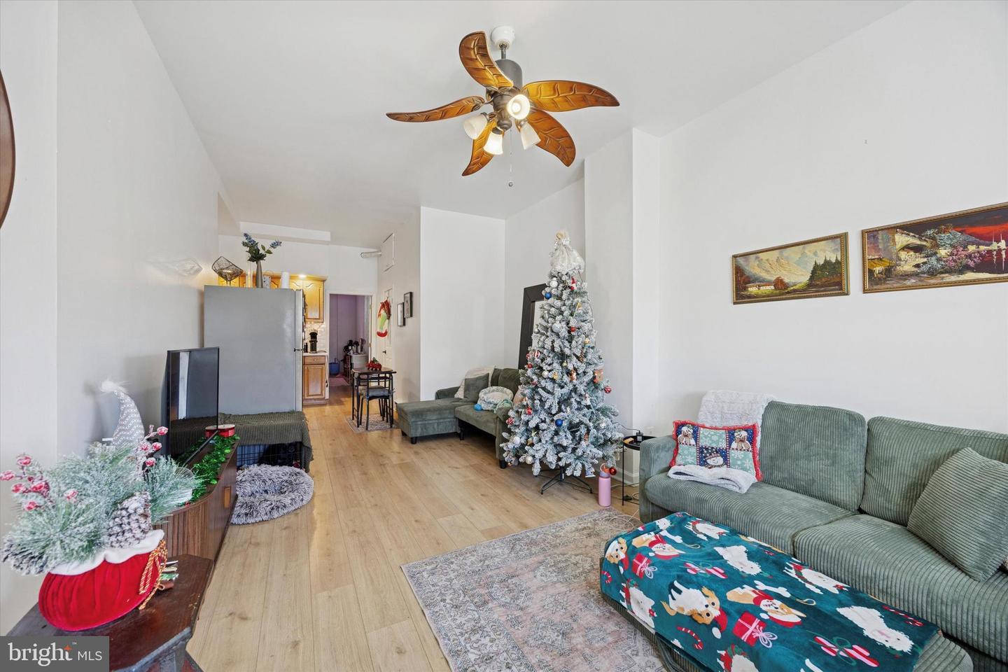 2343 E Somerset St Property Photo 2