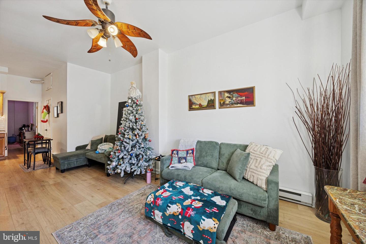 2343 E Somerset St Property Photo 3