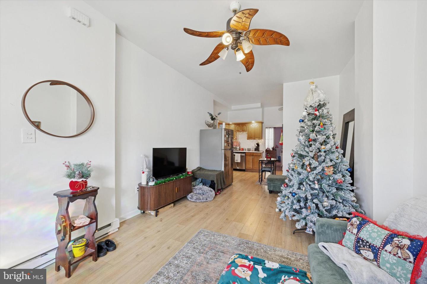 2343 E Somerset St Property Photo 4