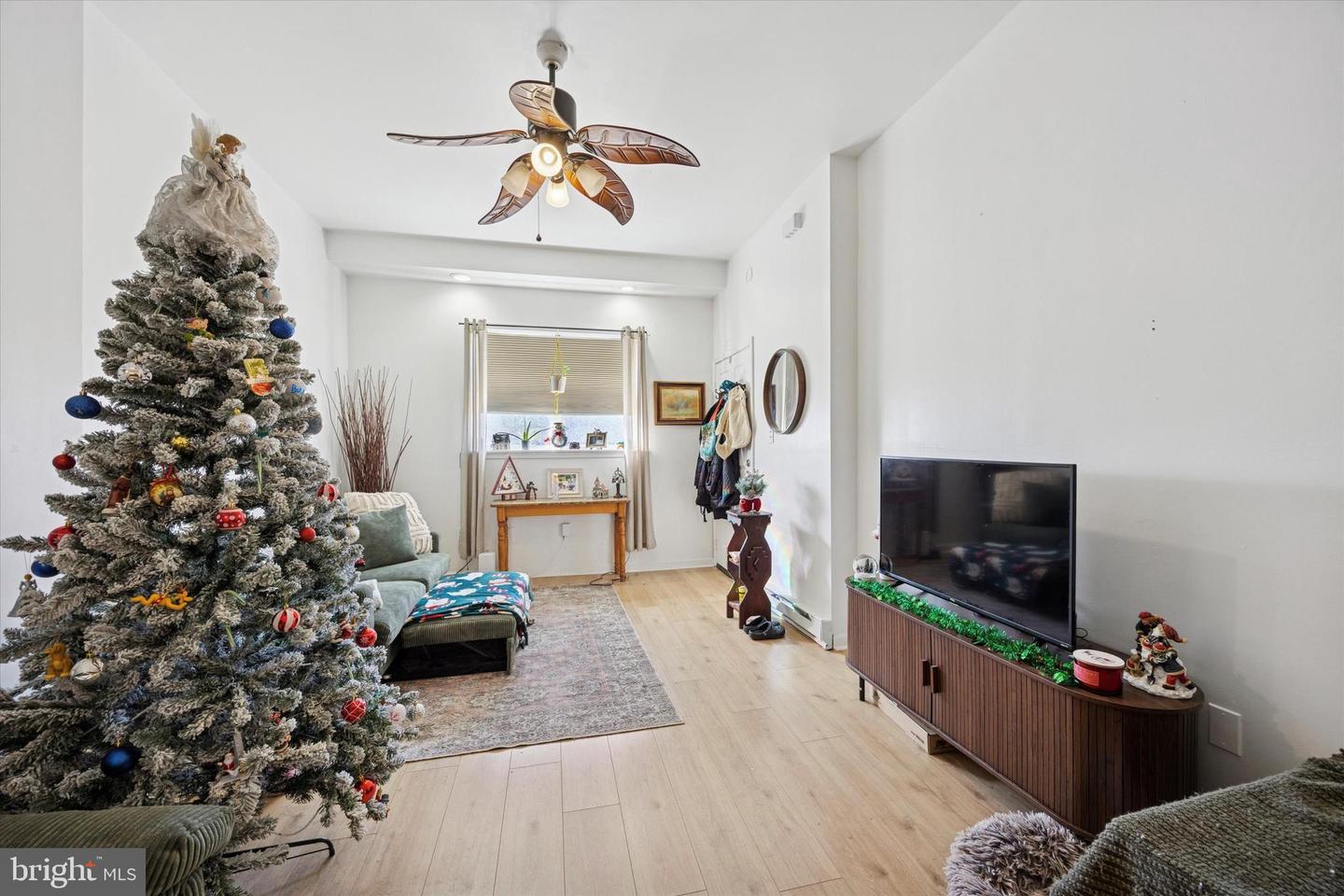 2343 E Somerset St Property Photo 5