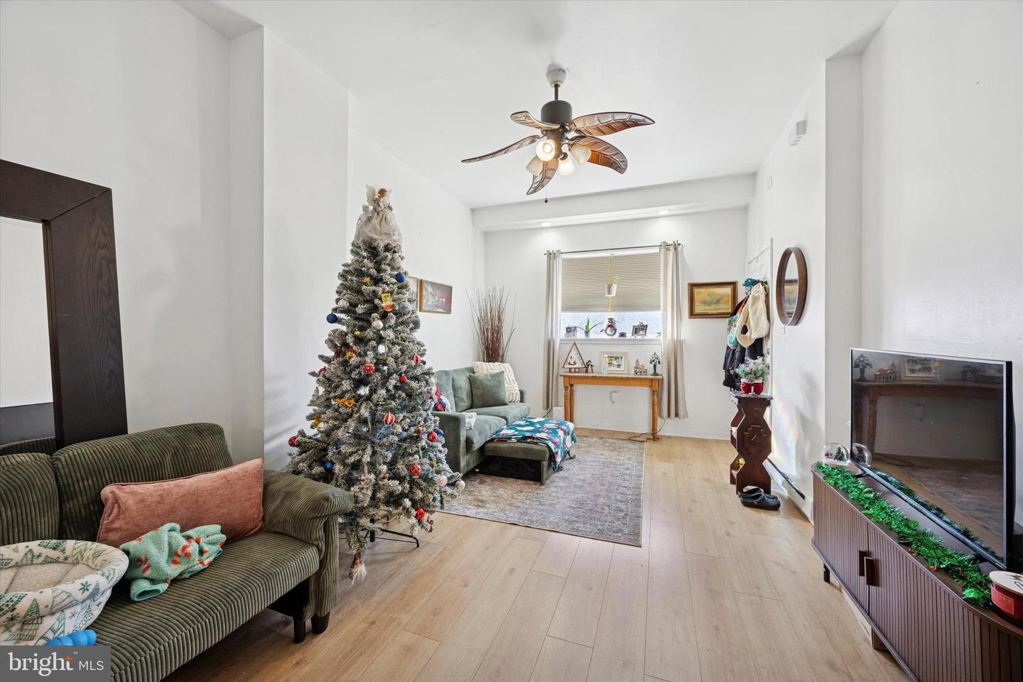 2343 E Somerset St Property Photo 6
