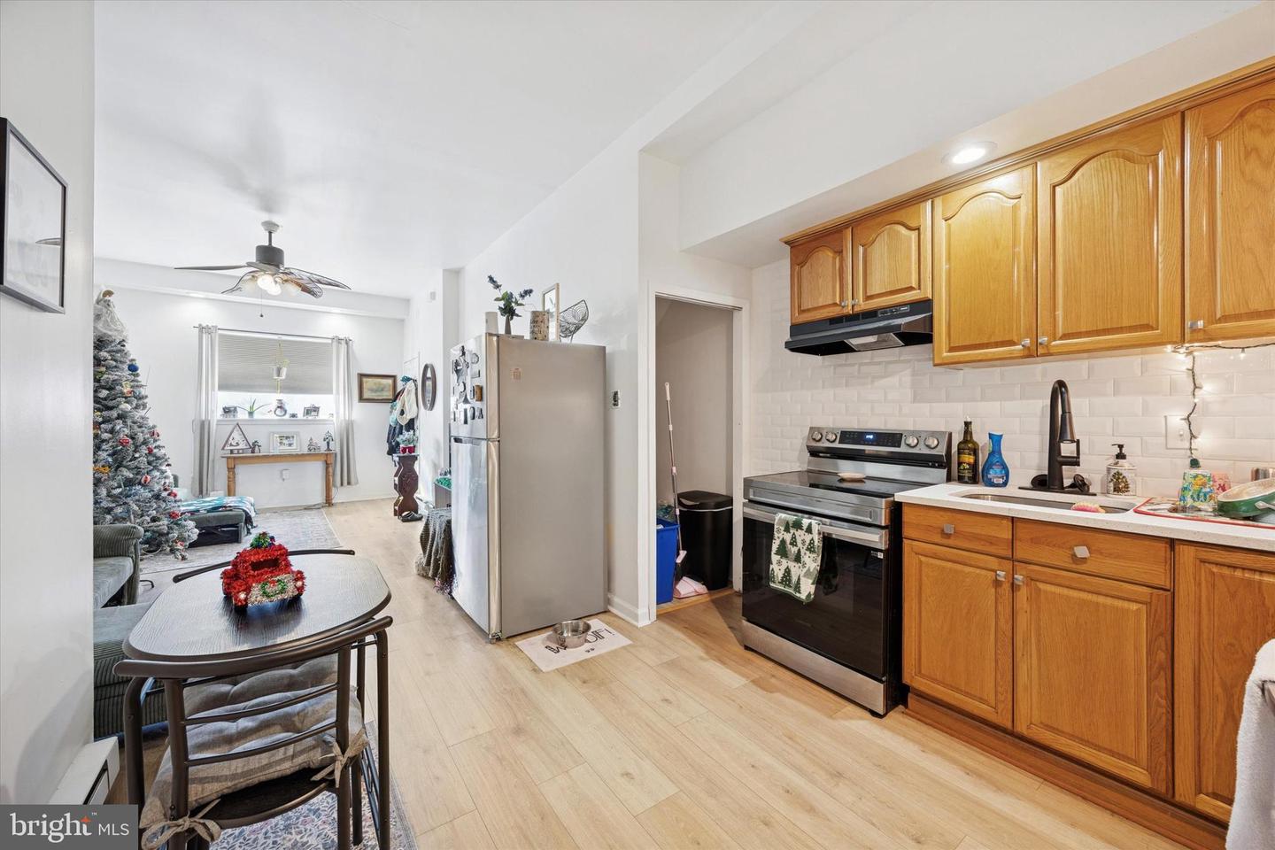2343 E Somerset St Property Photo 10