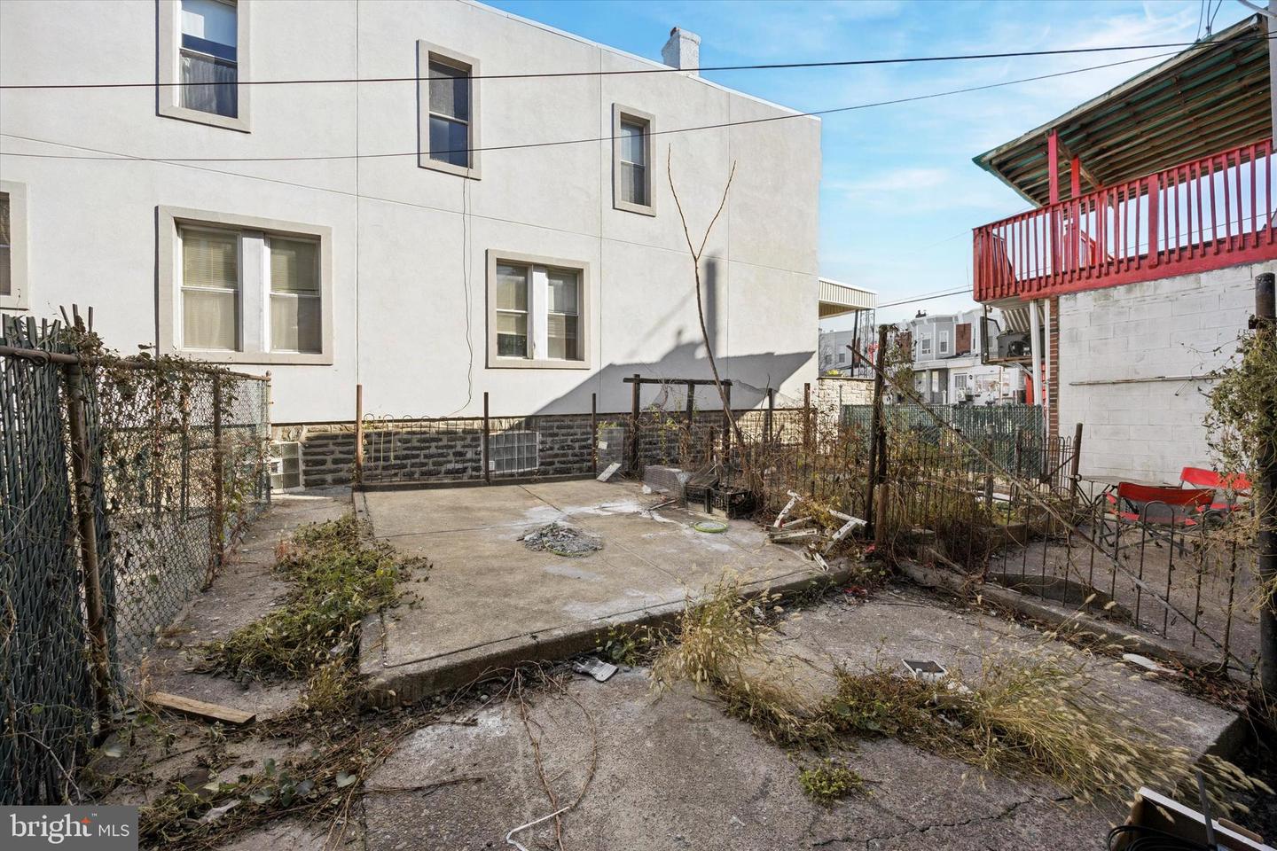 2343 E Somerset St Property Photo 17