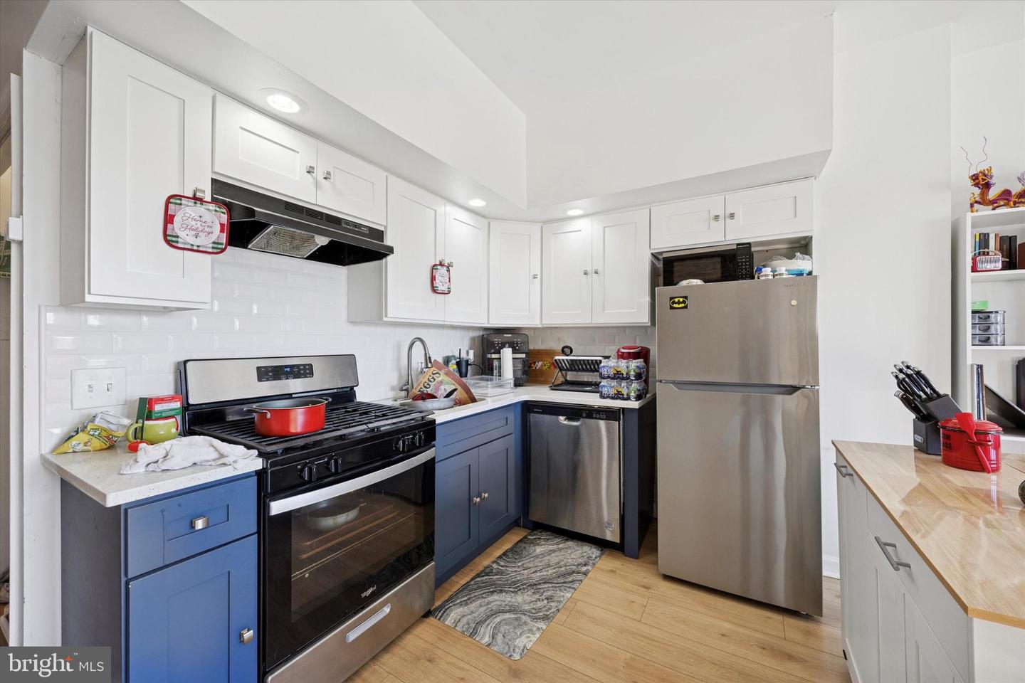 2343 E Somerset St Property Photo 24