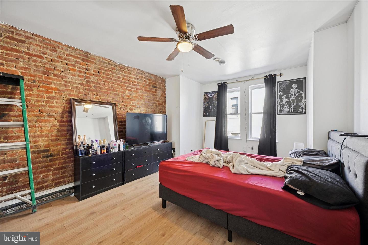 2343 E Somerset St Property Photo 30