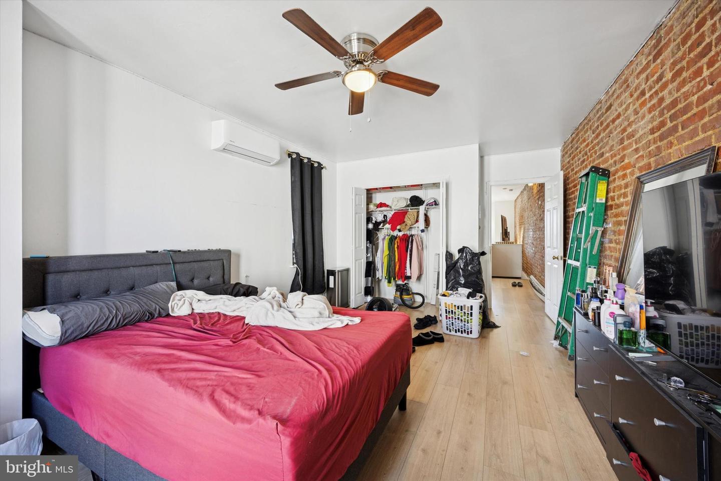 2343 E Somerset St Property Photo 32