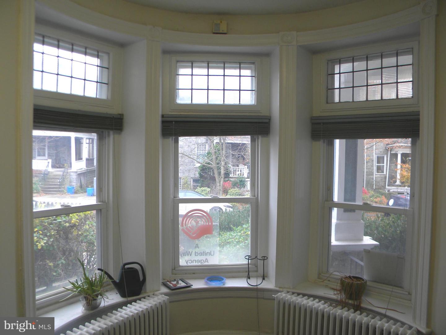 6323-25 Burbridge St Property Photo 11
