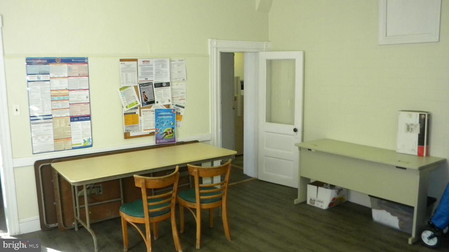 6323-25 Burbridge St Property Photo 18