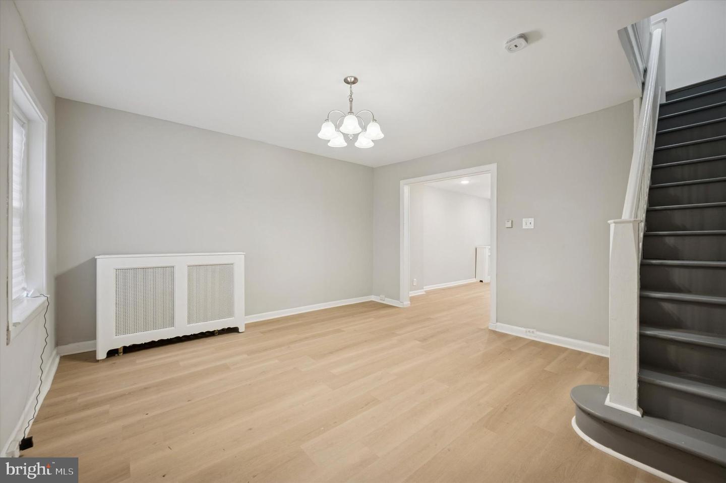 832 Kenmore Rd Property Photo 3