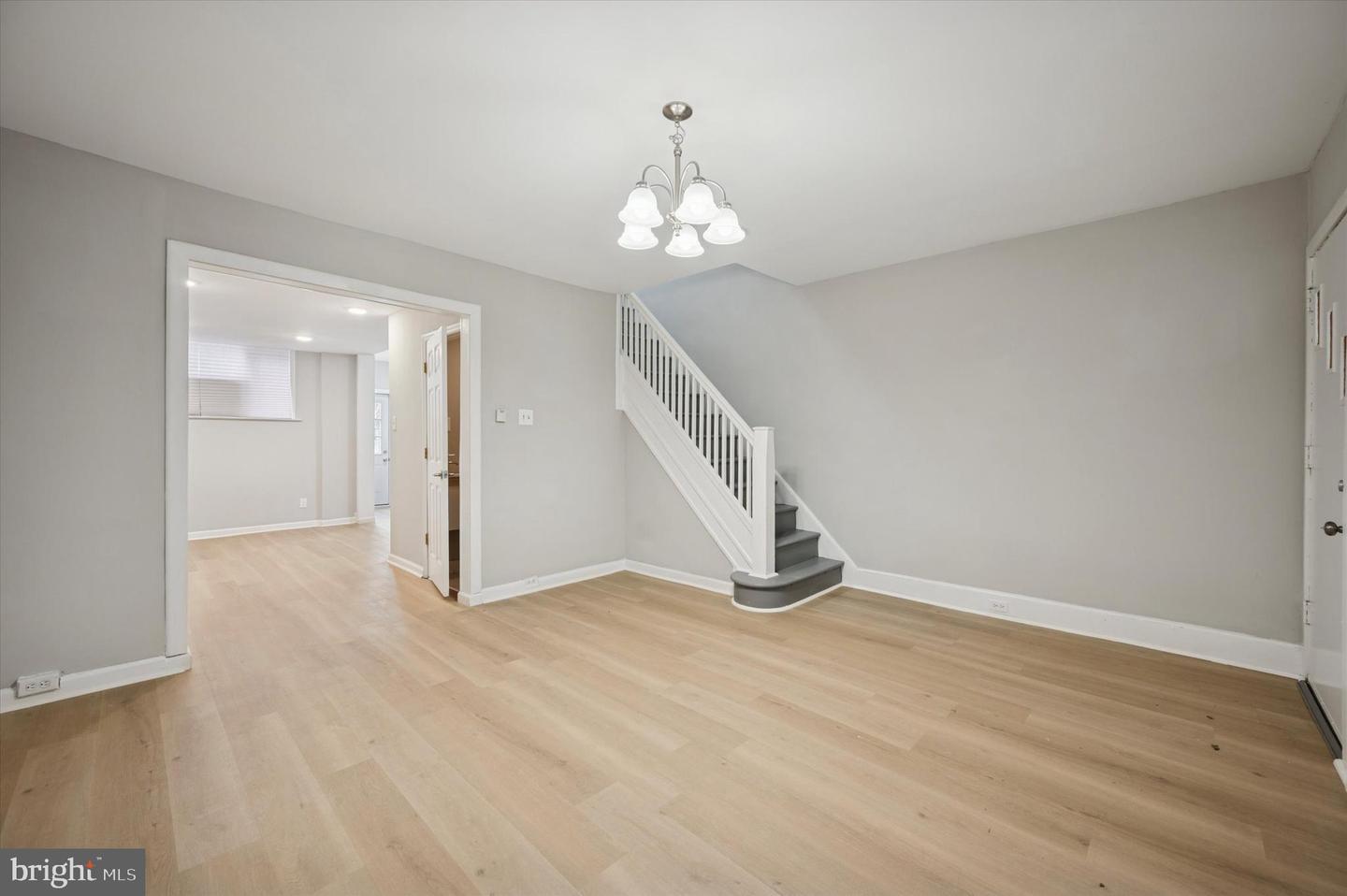 832 Kenmore Rd Property Photo 4