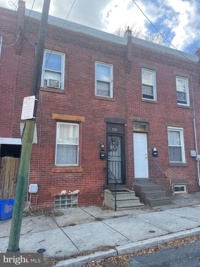 1828 Margaret St Property Photo 1