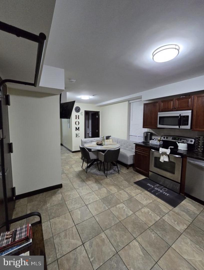 230 Market St #4 Property Photo 6
