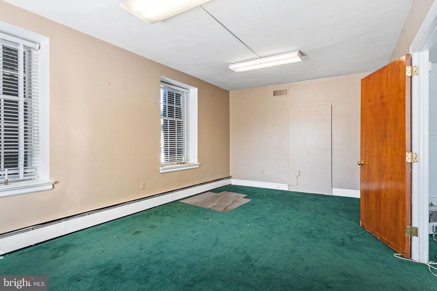 5519 Germantown Ave Property Photo 17