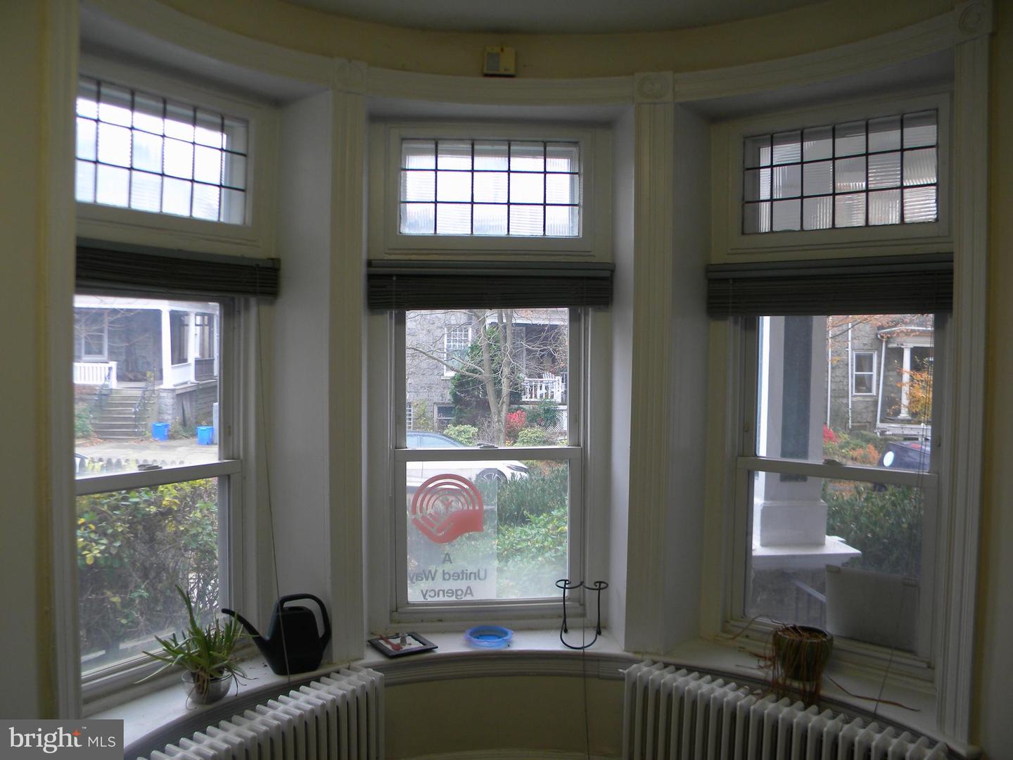 6323-25 Burbridge St Property Photo 18